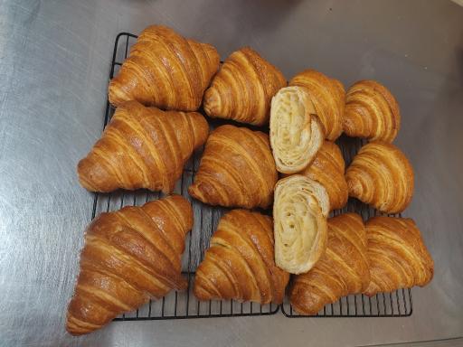 عکس کافه نان و شیرینی طلایی