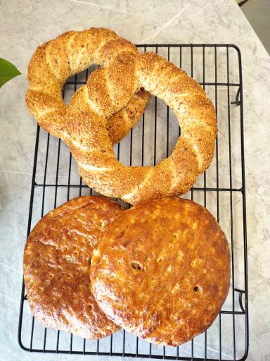 عکس کافه نان و شیرینی طلایی