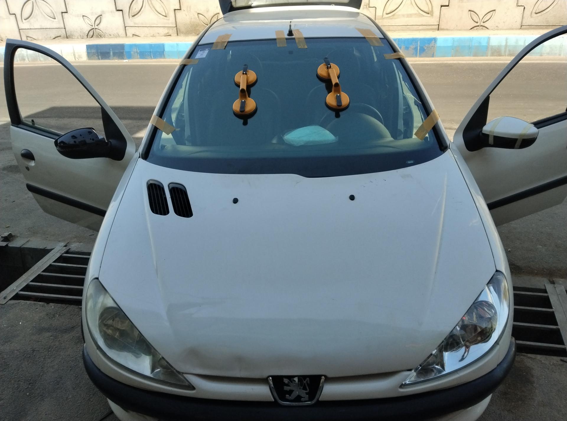 عکس شیشه اتومبیل داود