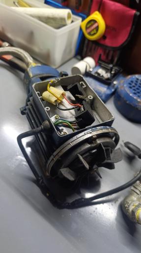 عکس خدمات و تأسیسات فنی دماکار