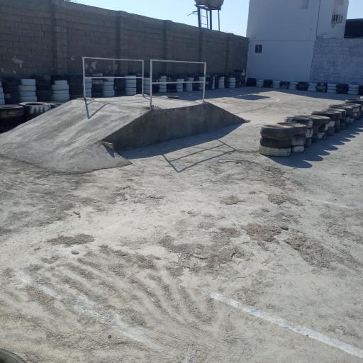 عکس آموزشگاه موتور سیکلت طوفان 