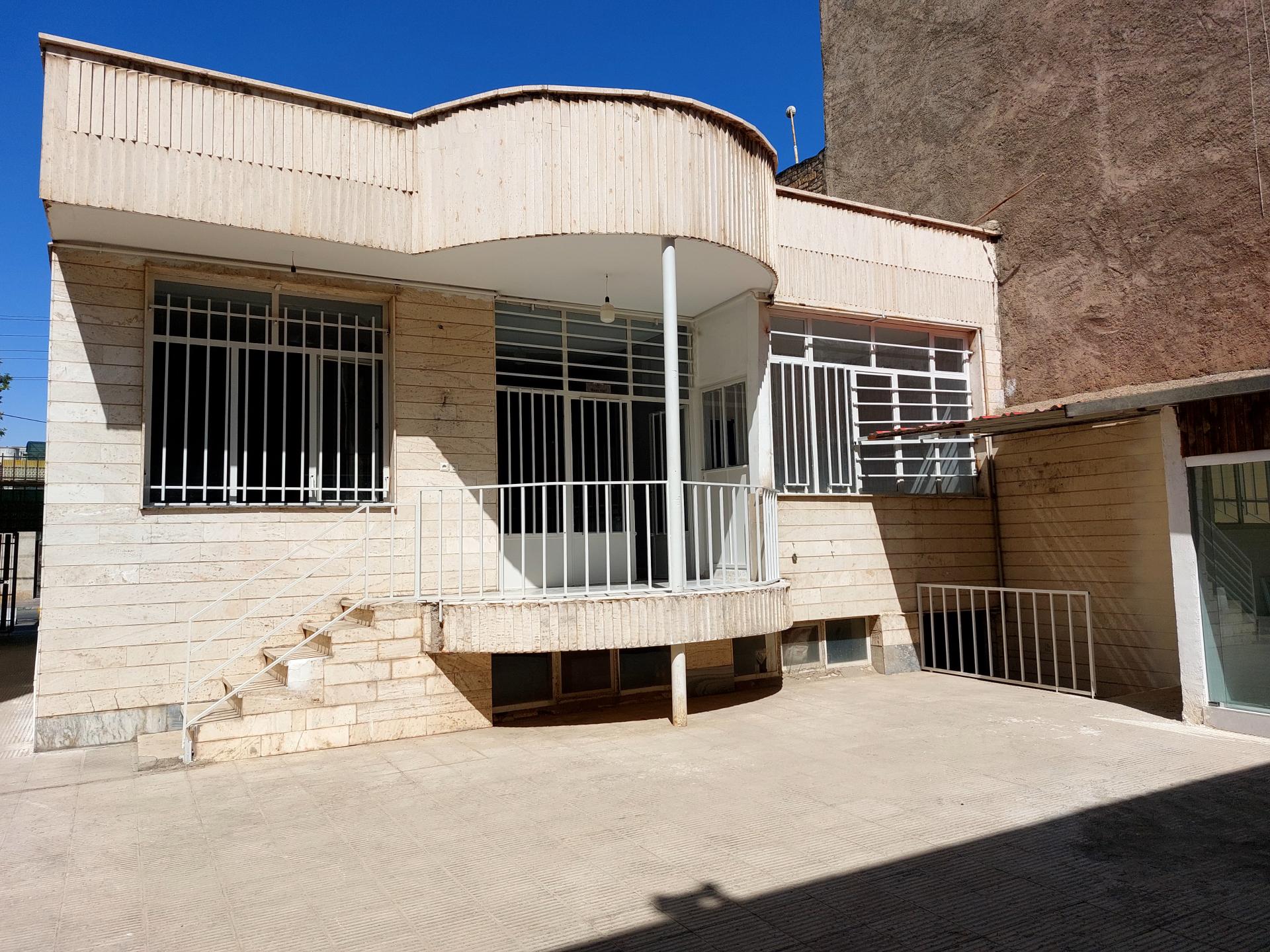 عکس موسسه آموزشی زبان سفیر گفتمان