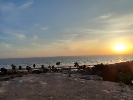 عکس ساحل صخره ای بندر امام حسن