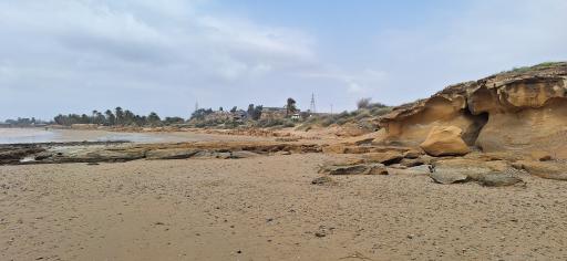 عکس ساحل صخره ای بندر امام حسن