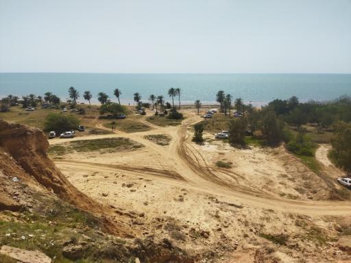 عکس ساحل صخره ای بندر امام حسن