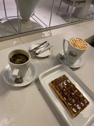 عکس کافی شاپ گلوریا جینز