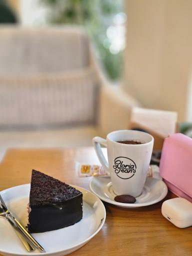 عکس کافی شاپ گلوریا جینز