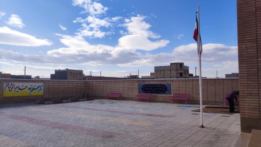 عکس دبستان دخترانه حاجیه خانم حبیبه یدنگ زواره