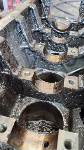 عکس تعمیرگاه و زیروبند سازی تخصصی ماراتون