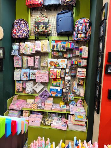 کتابفروشی و لوازم التحریر جشن کتاب