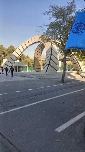 عکس سر در دانشگاه صنعتی امیرکبیر (پلی تکنیک تهران)