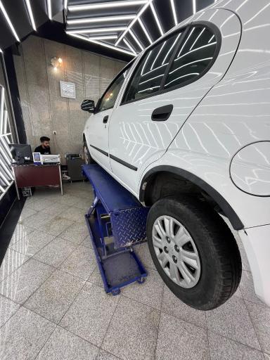 عکس کارشناسی و تشخیص رنگ و فنی خودرو تاج