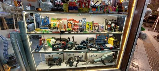 عکس رنگ و ابزارآلات حقدوست