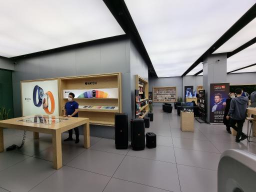 عکس اپل استور شعبه چارسو