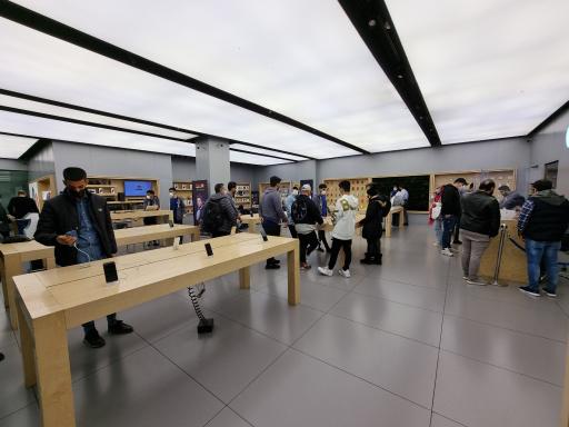 عکس اپل استور شعبه چارسو