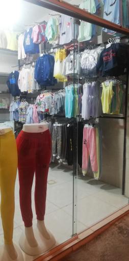 عکس پوشاک زنانه و بچگانه باران