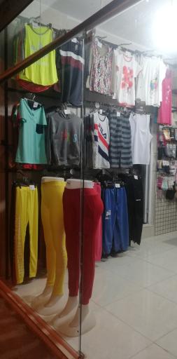 عکس پوشاک زنانه و بچگانه باران