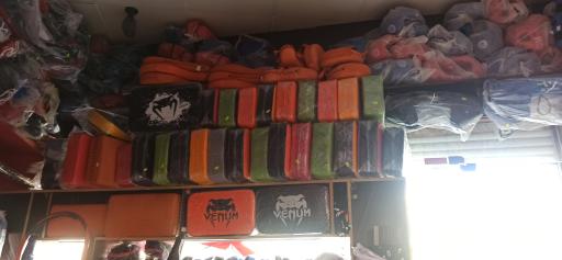 عکس فروشگاه ورزشی تکنیک