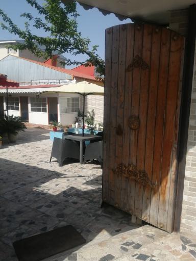 رستوران سنتی نون و ریحون