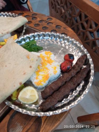 عکس رستوران دشت ارژن