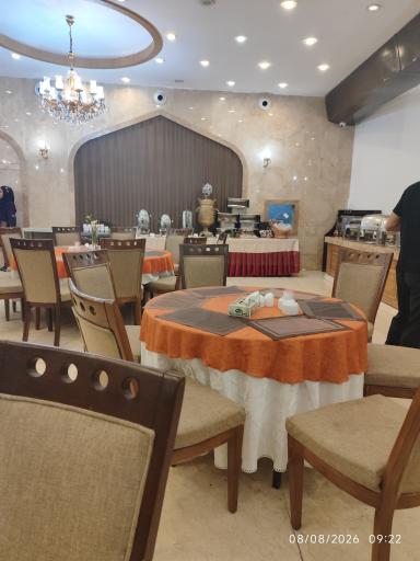 عکس هتل بابا طاهر