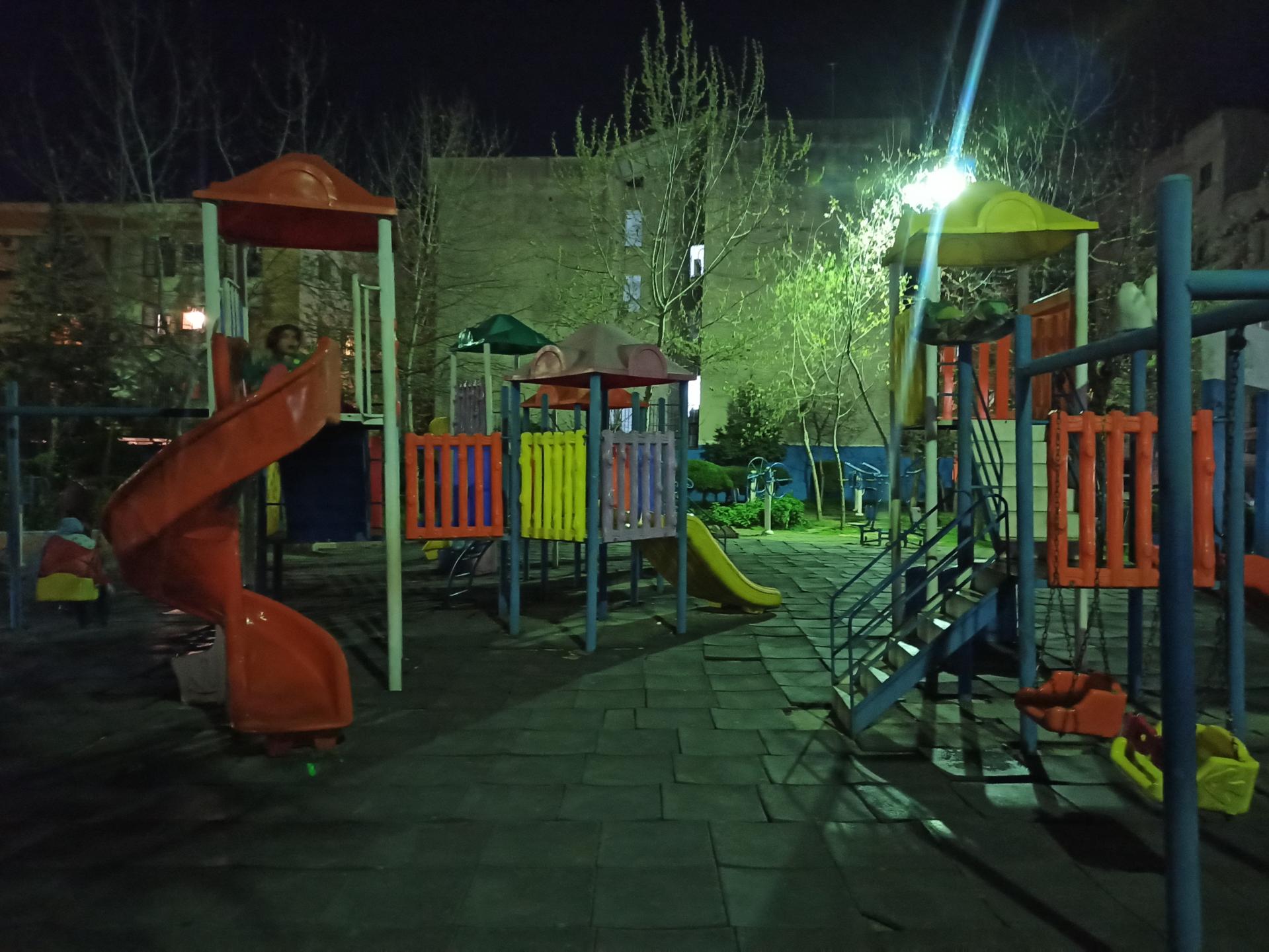 عکس زمین بازی کودکان