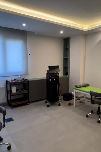 عکس مرکز زیبایی و لیزر رُزِت