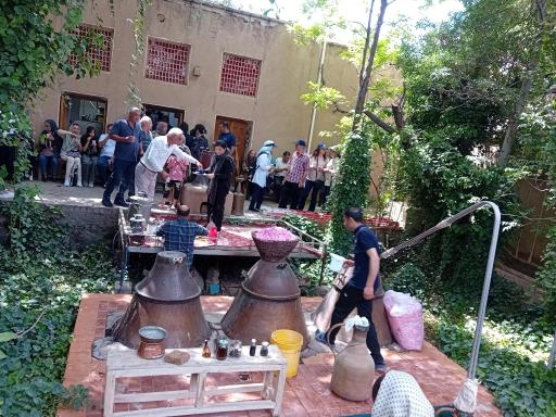 عکس موزه گلاب قمصر