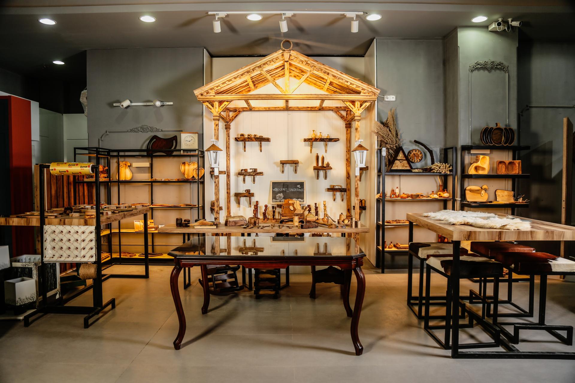 عکس صنایع چوبی تک درخت