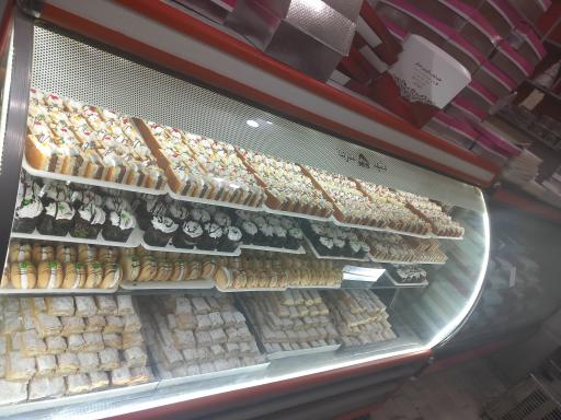 کیک و شیرینی زندگی