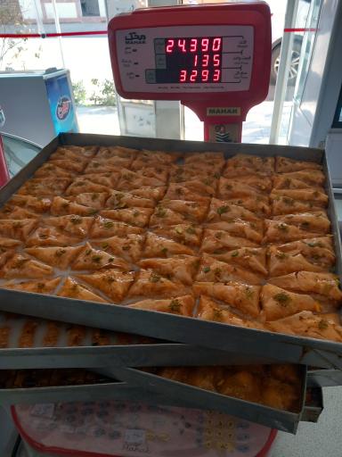 کیک و شیرینی زندگی