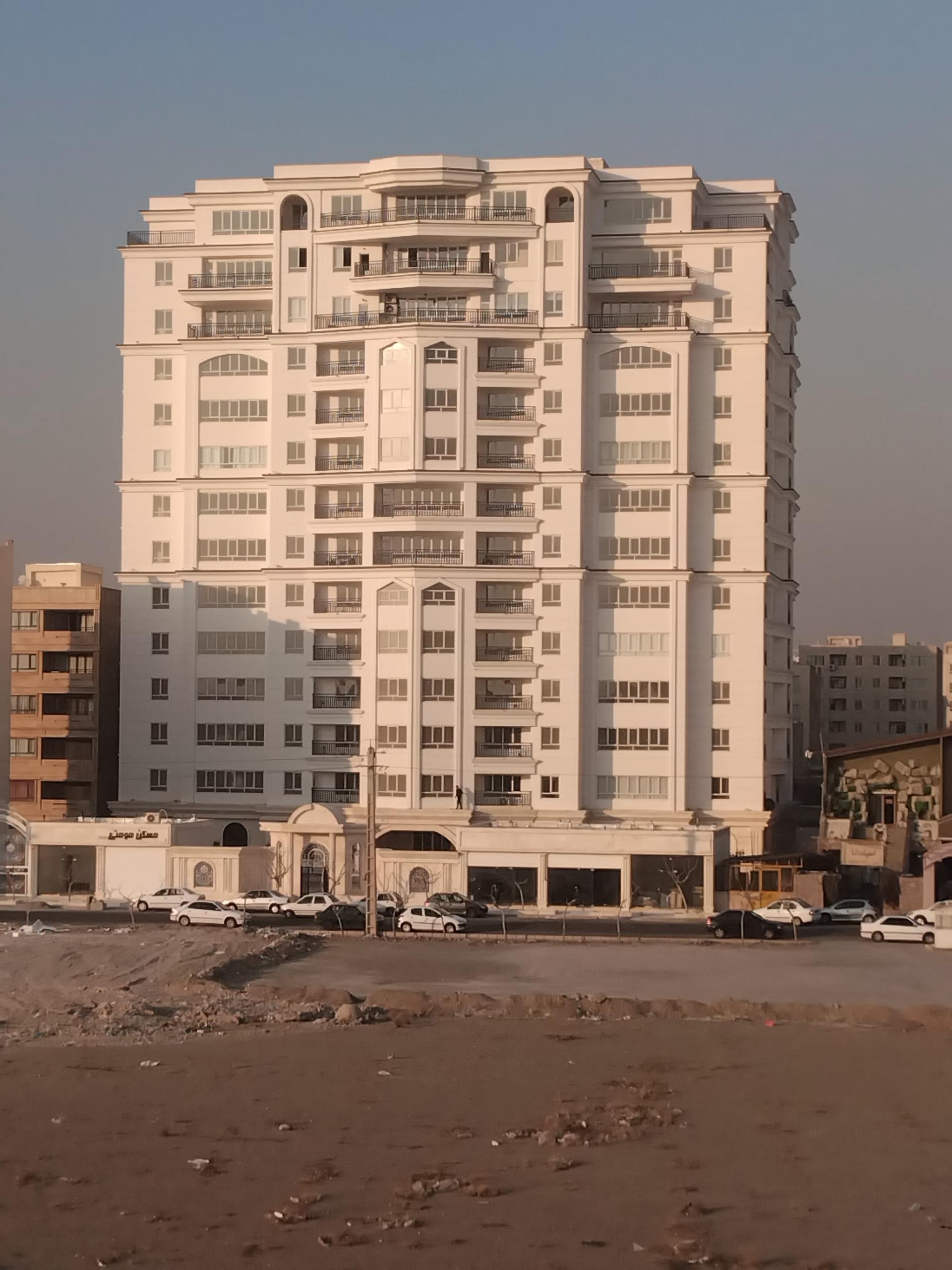 عکس ساختمان مسکونی آدلی