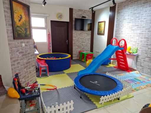 عکس کاردرمانی و گفتاردرمانی مادر