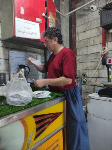 عکس مرغ فروشی نبی احمدی