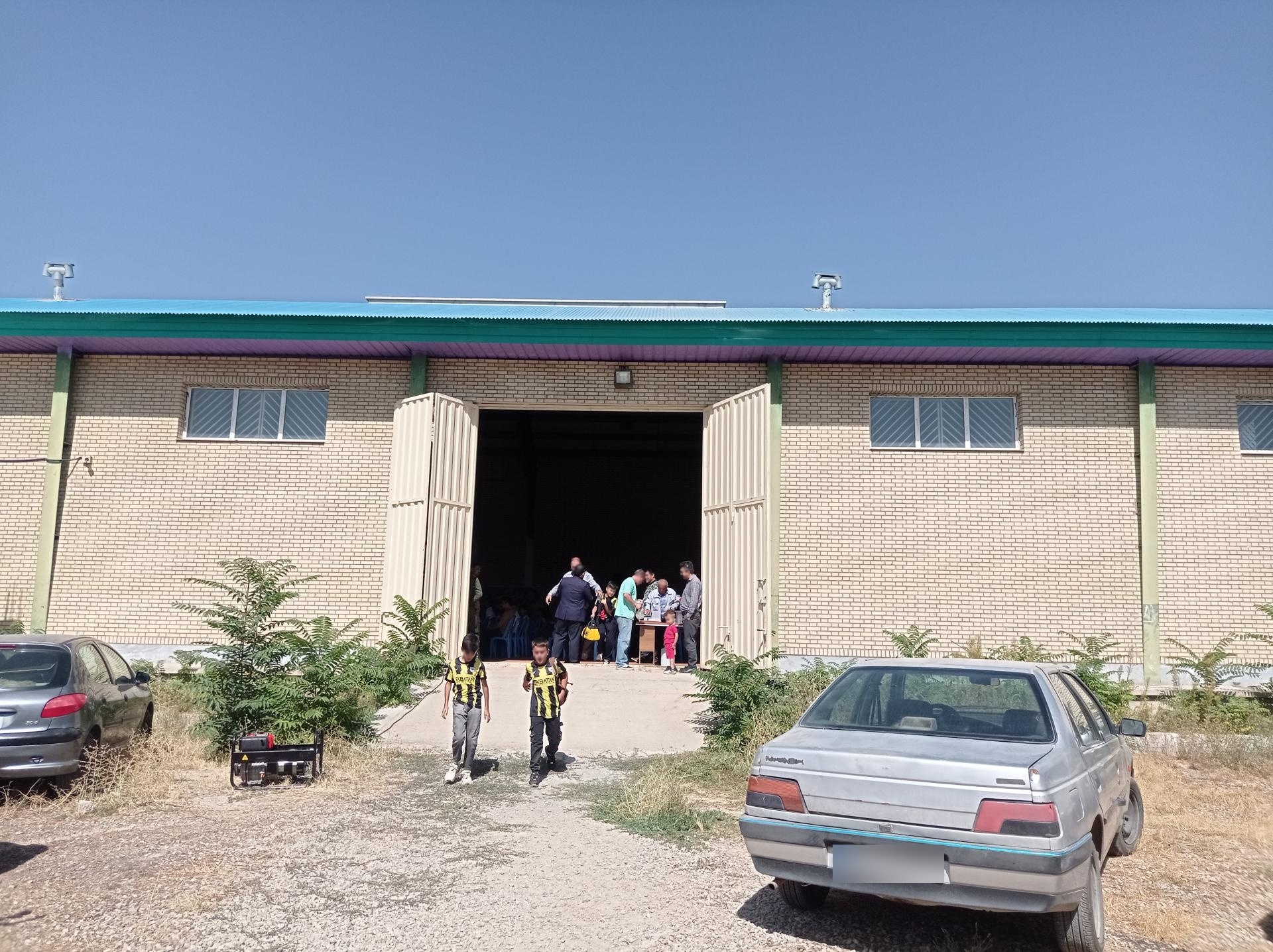 عکس سالن ورزشی خواهران عنبران