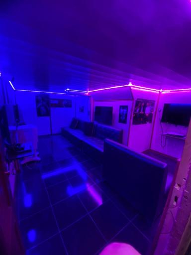 عکس بیلیارد گاندو