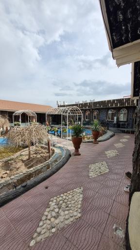 عکس رستوران لوکس طلایی