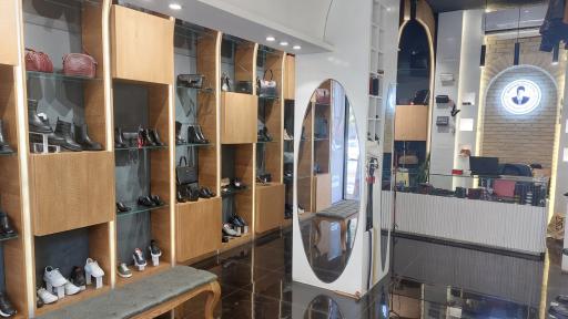 عکس کیف و کفش درگاهی شعبه شمس آبادی