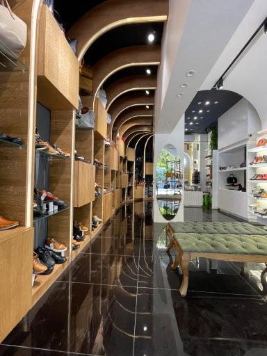 عکس کیف و کفش درگاهی شعبه شمس آبادی