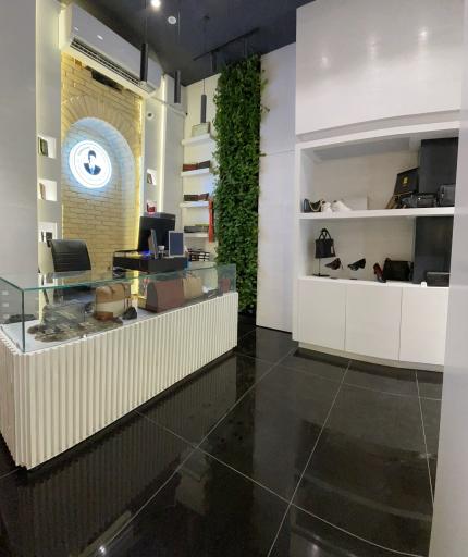 عکس کیف و کفش درگاهی شعبه شمس آبادی