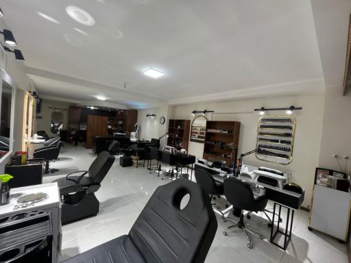 عکس آموزشگاه و سالن زیبایی هور