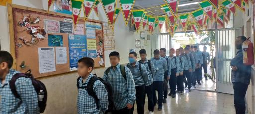 عکس دبیرستان پسرانه‌ی دوره‌ی اول رشد