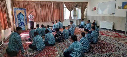 عکس دبیرستان پسرانه‌ی دوره‌ی اول رشد