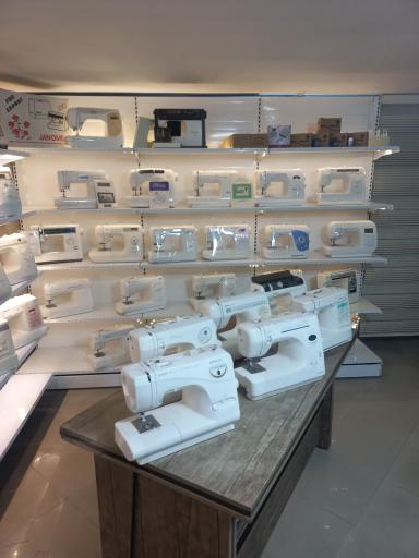 عکس فروشگاه چرخ خیاطی نیلا