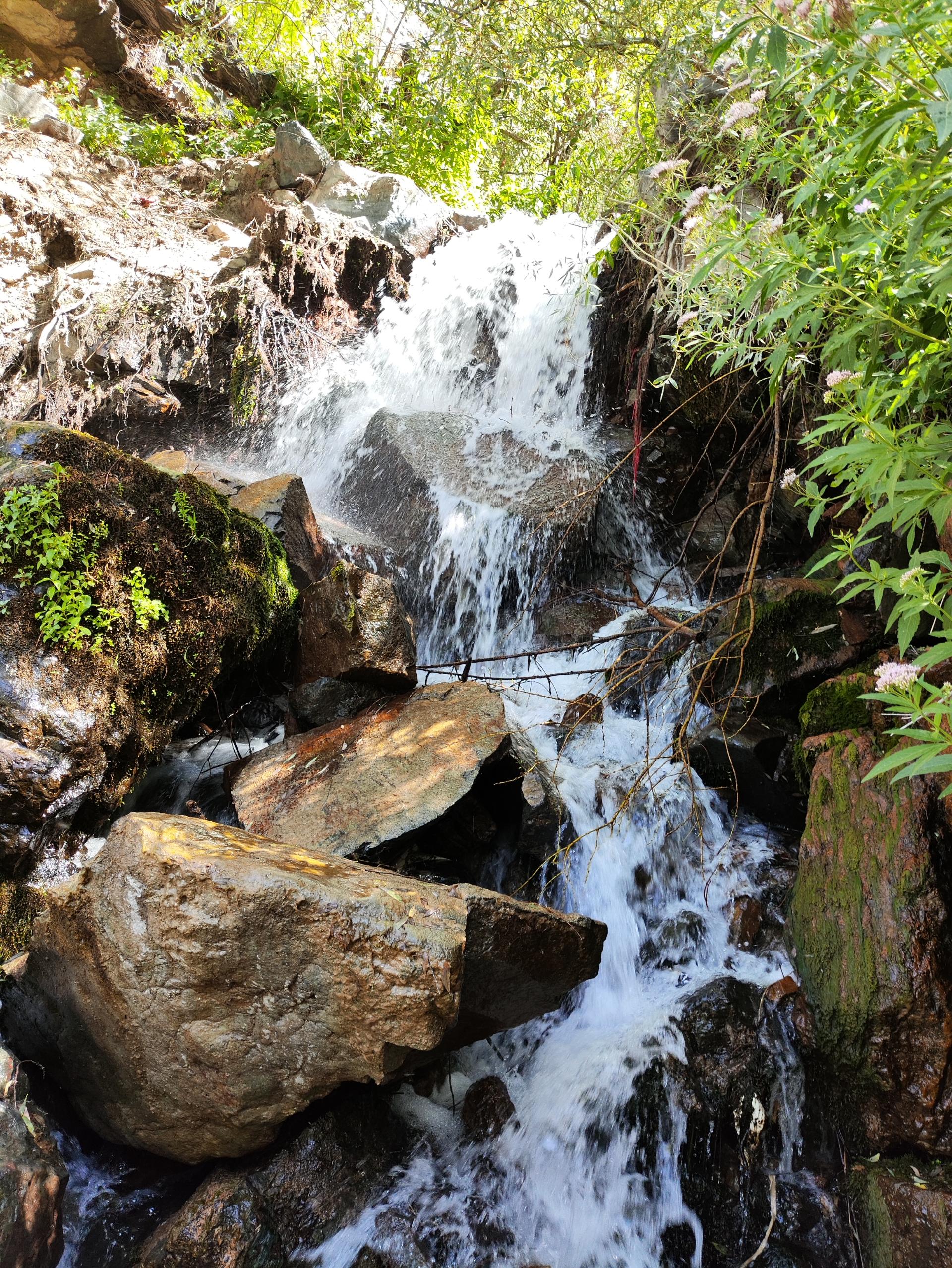 عکس آبشار دو قلو بوژان