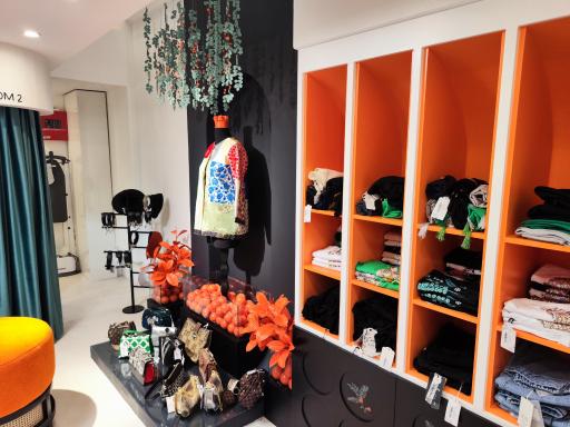 عکس مرکز فروش حضوری لیدی لرد (گالری ماهوت اردبیل)