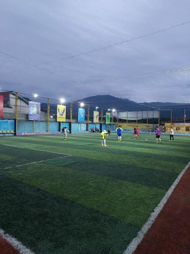 عکس چمن مصنوعی رامسر (ورزشگاه سردار همدانی)