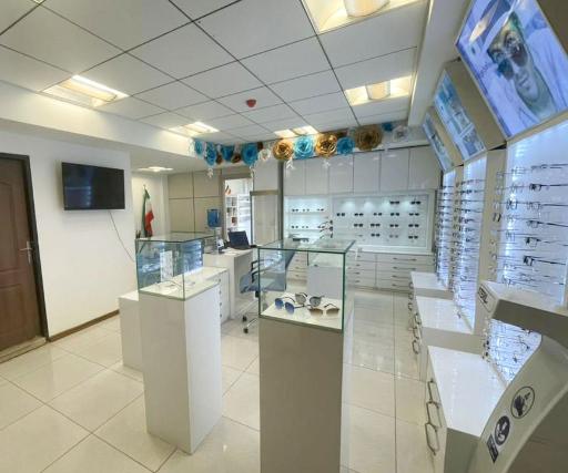 مرکز معاینه چشم، لنز و عینک هاکان