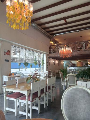 عکس کافه و خانه پنیر پرچک