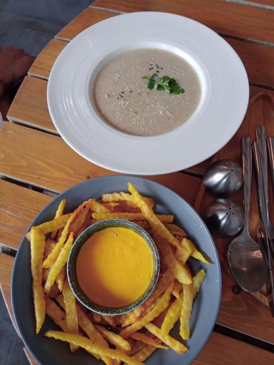 عکس کافه و خانه پنیر پرچک